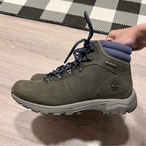 NWOT Timberland Mt Maddsen Valley Mid Booties